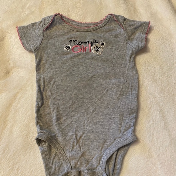 Carter’s Girl Onesie Size 9M - Picture 3 of 4
